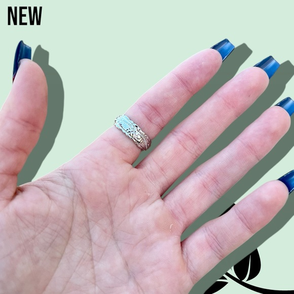 New Silver Plated Unisex Elegant Craved Flower Pattern Band Ring - Picture 8 of 9